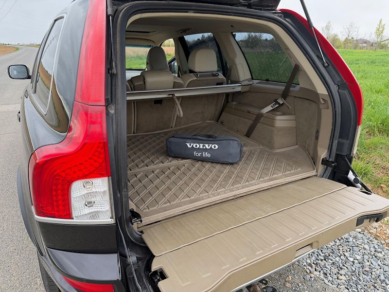 Volvo XC90 (2013) 2.4 D5 AWD SUMMUM AUT 7 míst - fotka 11 z 15