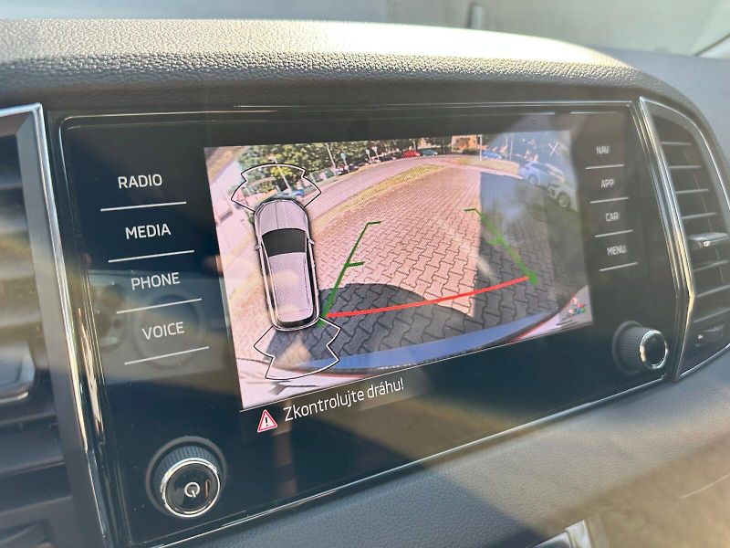 Škoda Karoq (2022) 1.5 TSI 110kW Style Exclusive - fotka 15 z 27