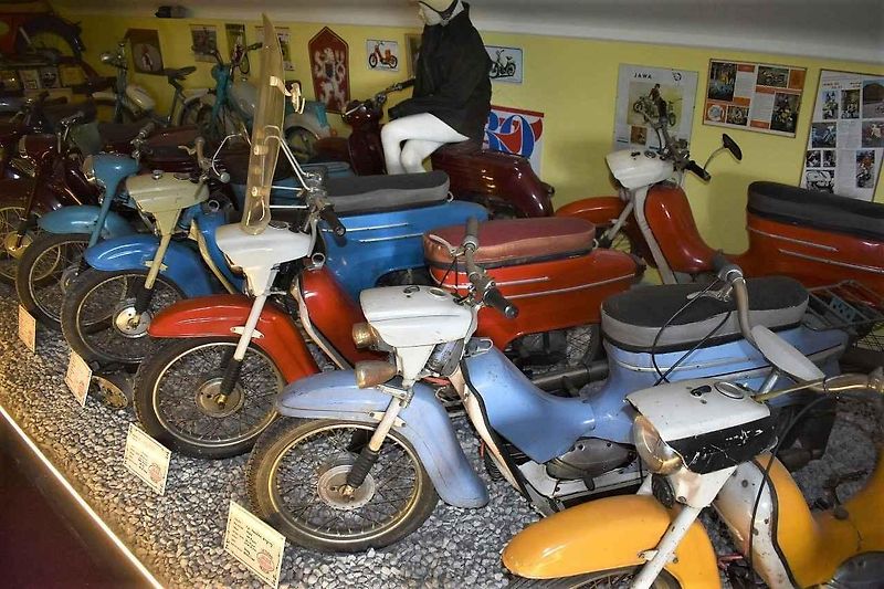 Jawa 550 se nejčastěji lakovala barvou červená třešeň