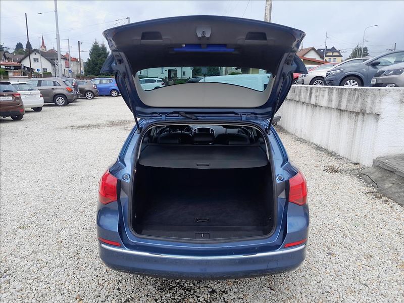 Opel Astra 1,6 TDCI 100kW SPORTS TOURER - fotka 24 z 51