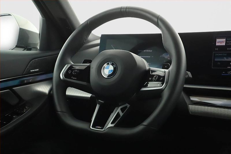 BMW Řada 5 (2025) 520d xDrive - fotka 15 z 23
