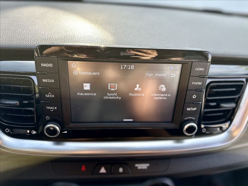 Kia Stonic 1,6 CRDi Aut.klima,Kamera - fotka 30 z 39