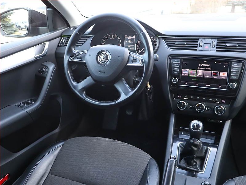 Škoda Octavia (2014) 1.6 TDI, Navi, Xenony - fotka 7 z 19