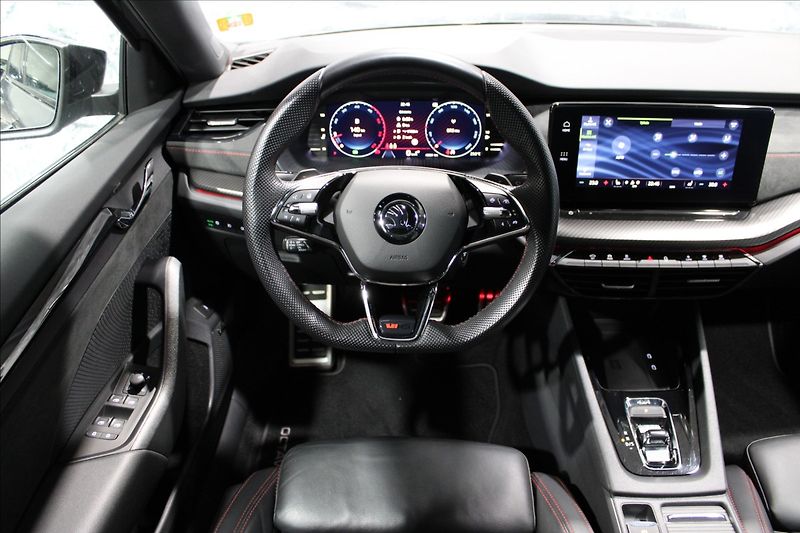 Škoda Octavia 2,0 TDI RS 147KW 4x4 zánovní - fotka 36 z 39