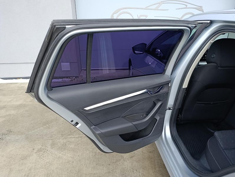 Škoda Octavia 2.0TDi 110kW DSG STYLE ČR - fotka 23 z 27