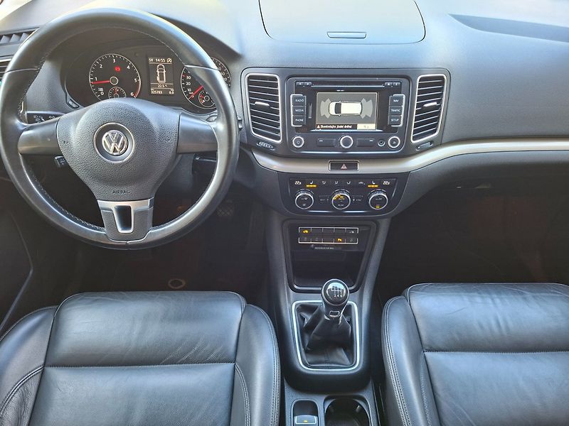 Volkswagen Sharan (2012) 2.0TDI 103kW 6MAN -7.MÍST - fotka 11 z 48