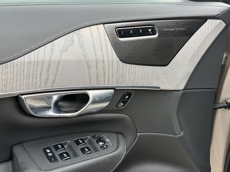 Volvo XC90 PlusDark T8,AWD,Plug-in hybrid - fotka 9 z 26