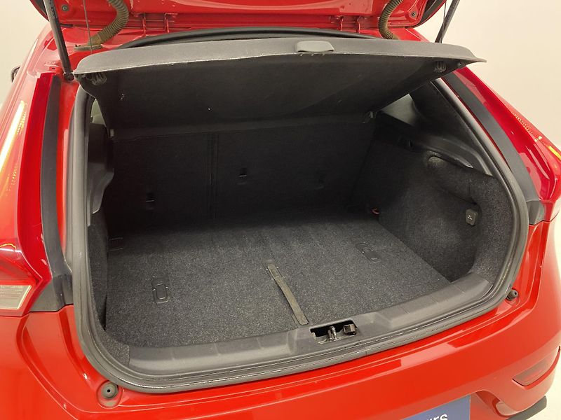 Volvo V40 D4 SUMMUM AUT CZ REZERVACE - fotka 6 z 45