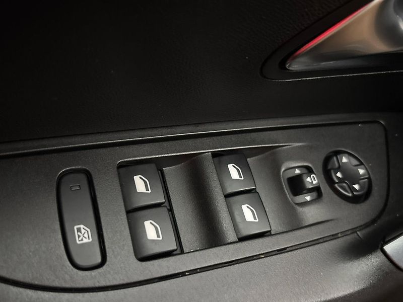 Peugeot 2008 Allure - fotka 21 z 27