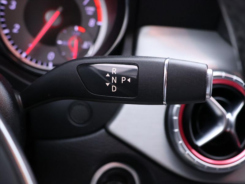 Mercedes-Benz CLA 2,0 250 160kW 4M AMG Sport SB - fotka 21 z 39