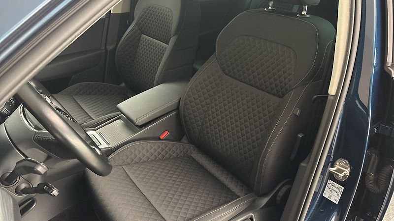 Škoda Superb 2.0 TDI DSG Ambition Combi - fotka 15 z 26