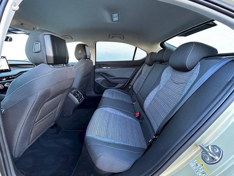 Škoda Superb (2024) 2.0 TDI 110kW DSG Selection - fotka 29 z 35
