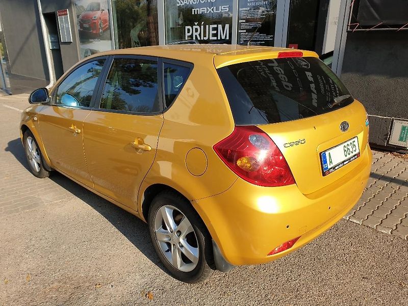 Kia Ceed (2008) HB 1.6CRDi AT Exclusive - fotka 6 z 16