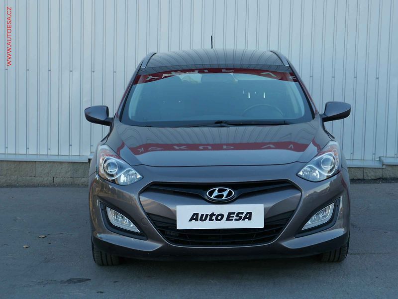 Hyundai i30 (2015) 1.6 MPi, 2.maj,ČR, AC, tempo - fotka 2 z 18