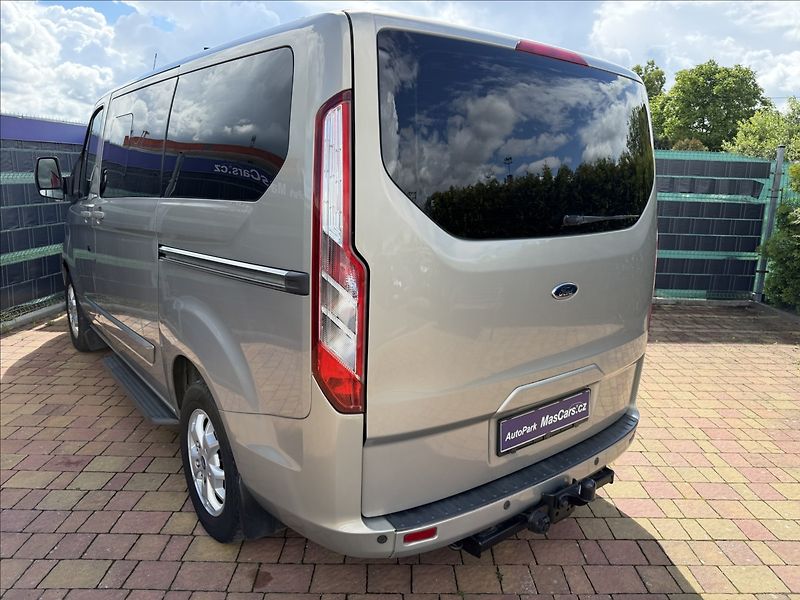 Ford Tourneo Custom 2.2 TDCi Titanium 8míst - fotka 6 z 22