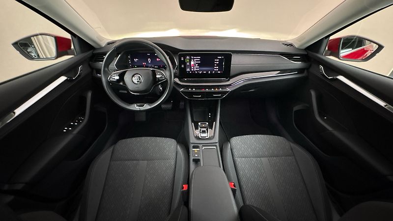 Škoda Octavia 2.0 TDI DSG Style Combi - fotka 8 z 27