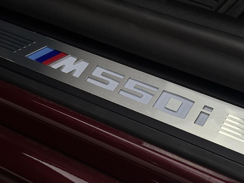 BMW Řada 5 (2021) M550i xDrive Laser, DPH, 1.Maj - fotka 54 z 59