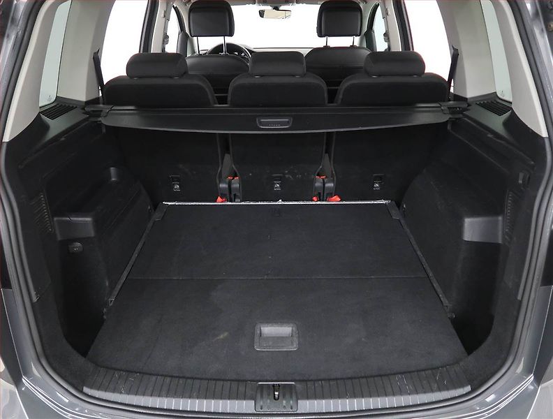 Volkswagen Touran (2016) Highline 1.6 TDI, Navi - fotka 13 z 19