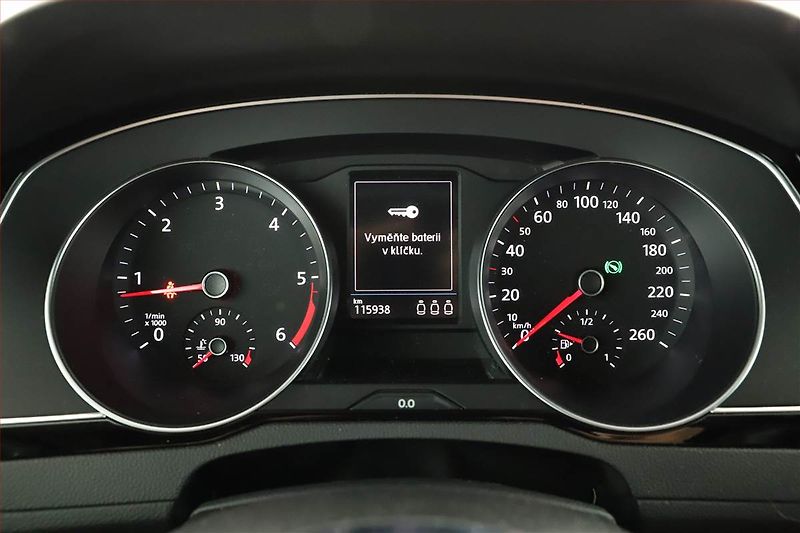 Volkswagen Passat (2019) R-Line 2.0 TDI - fotka 9 z 15