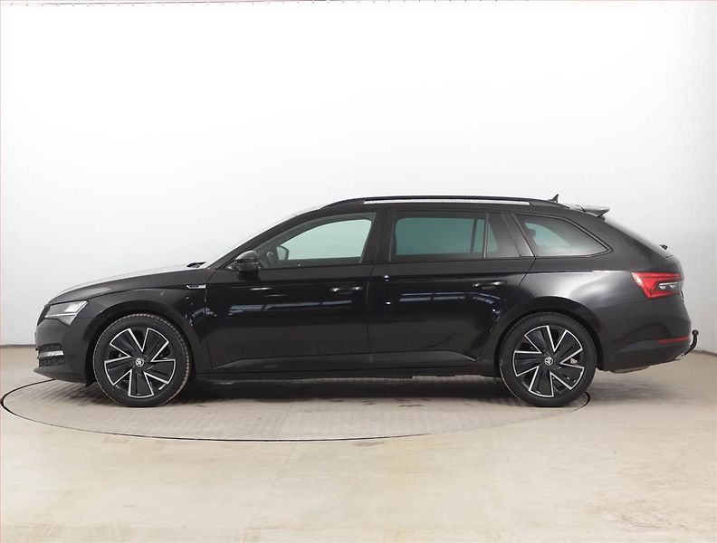 Škoda Superb (2023) Sportline 1.5 TSI - fotka 3 z 28