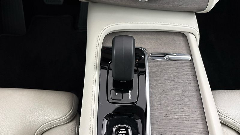 Volvo XC90 2.0 B5 AUT AWD Plus Bright - fotka 27 z 30