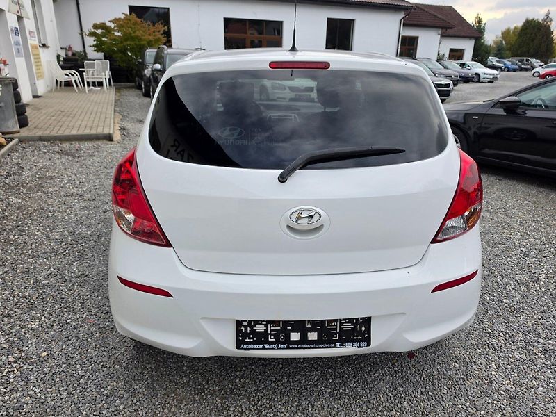 Hyundai i20 (2014) 1.2i Velmi pěkný - fotka 4 z 19