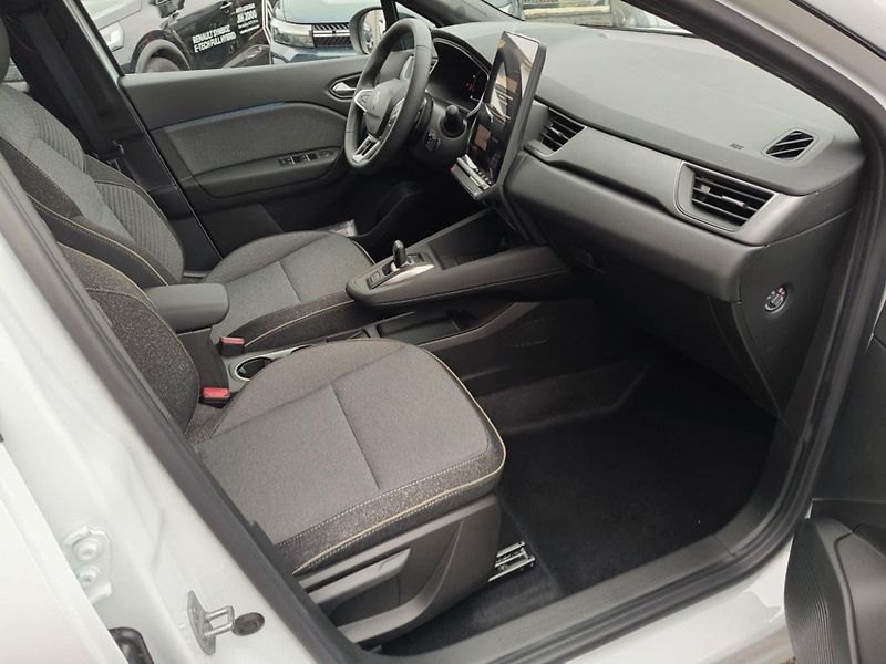 Renault Captur (2026) techno mild hybrid 140 EDC - fotka 20 z 24