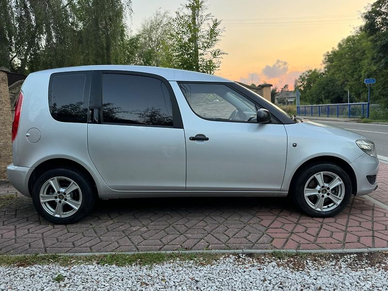 Škoda Roomster 1.6TDI ROZVODY TAŽNÉ KLIMA   - fotka 25 z 25