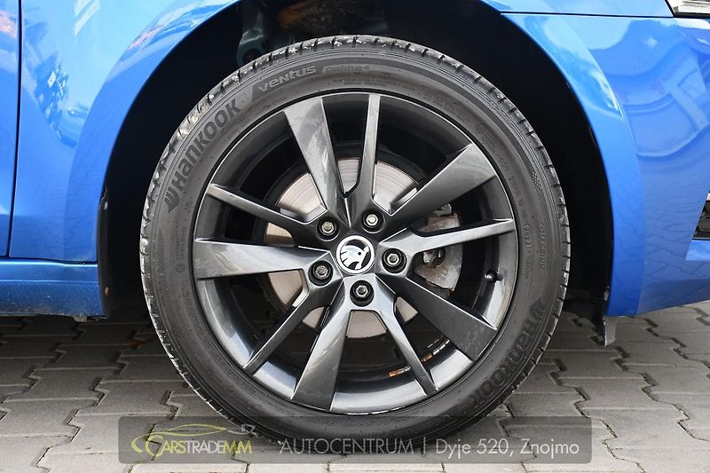 Škoda Octavia 1,6 TDI DSG STYLE & DYNAMIC - fotka 50 z 53