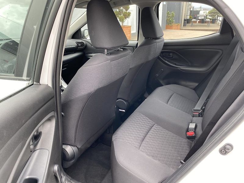 Toyota Yaris 1.5i, ČR-1m, Comfort, automat - fotka 11 z 29