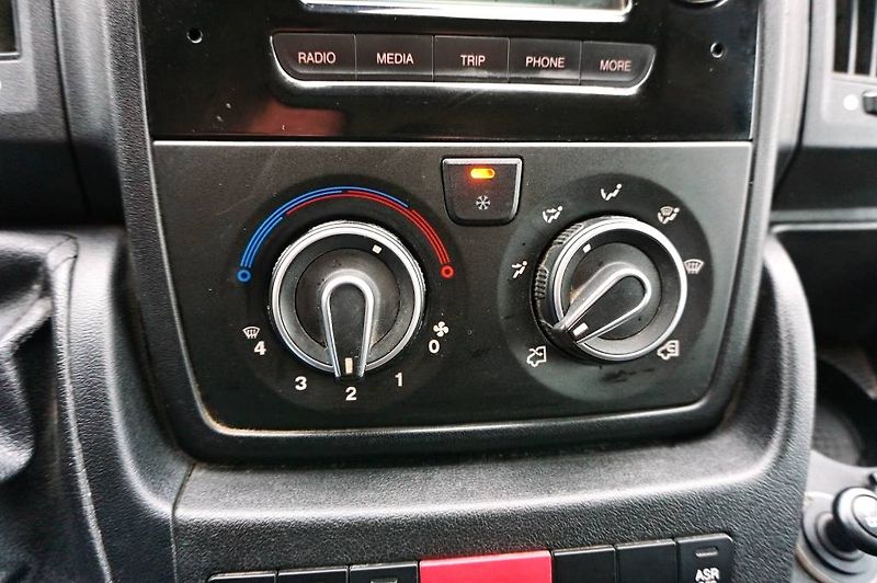 Peugeot Boxer (2015) 2,2 HDI 96 kW - fotka 26 z 30