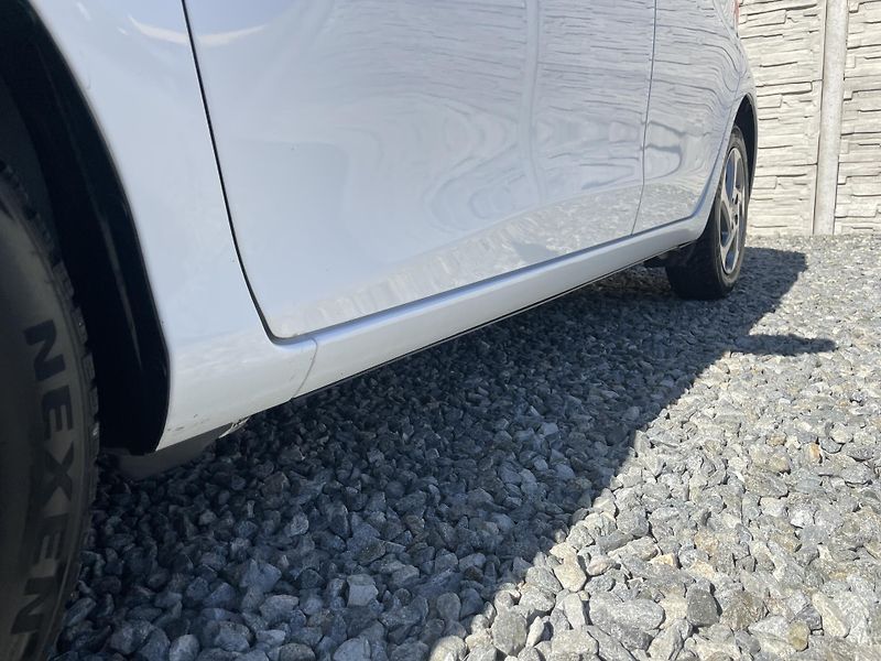 Toyota Yaris 1.5i 16v HYBRID 142TKM TOP 1A! - fotka 19 z 169