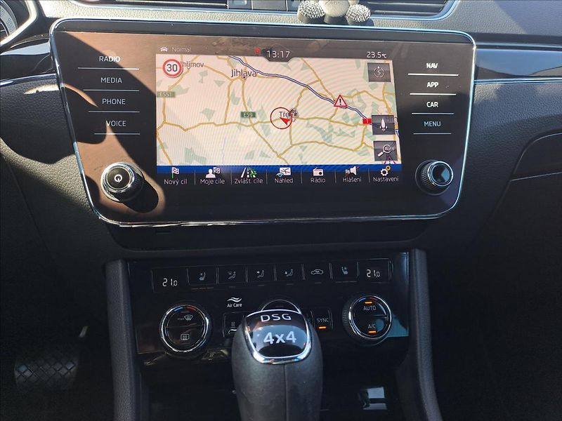 Škoda Superb 2,0 TDI 4x4 DSG KOUPENO CZ - fotka 17 z 24