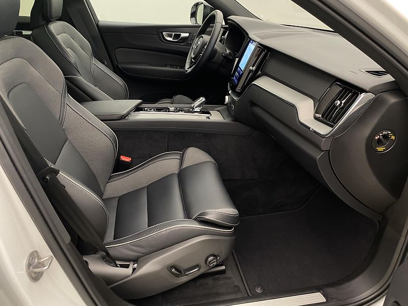 Volvo XC60 T6 AWD RECHARGE DARK PLUS AUT - fotka 24 z 63