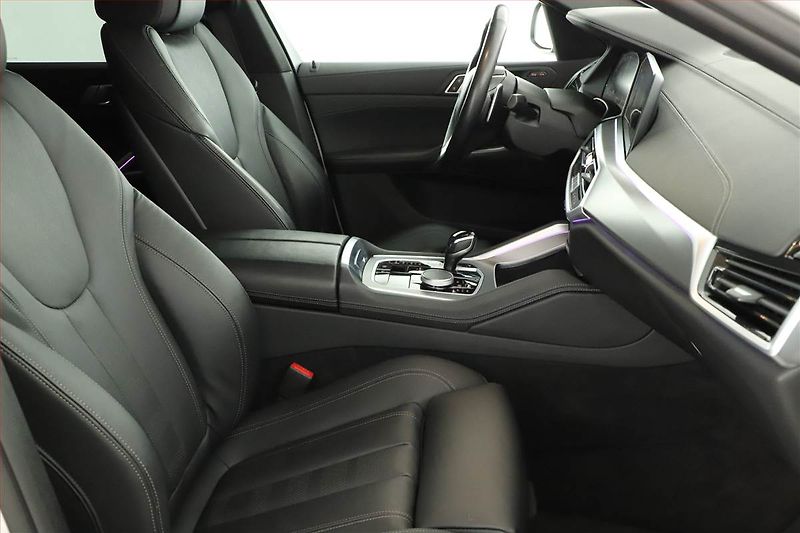 BMW X6 (2021) xDrive40i - fotka 17 z 19