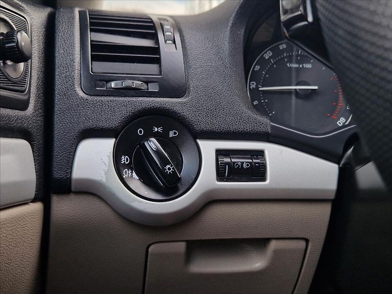Škoda Octavia 2,0 TDi 103kW AC NOVÝ OLEJ - fotka 30 z 31