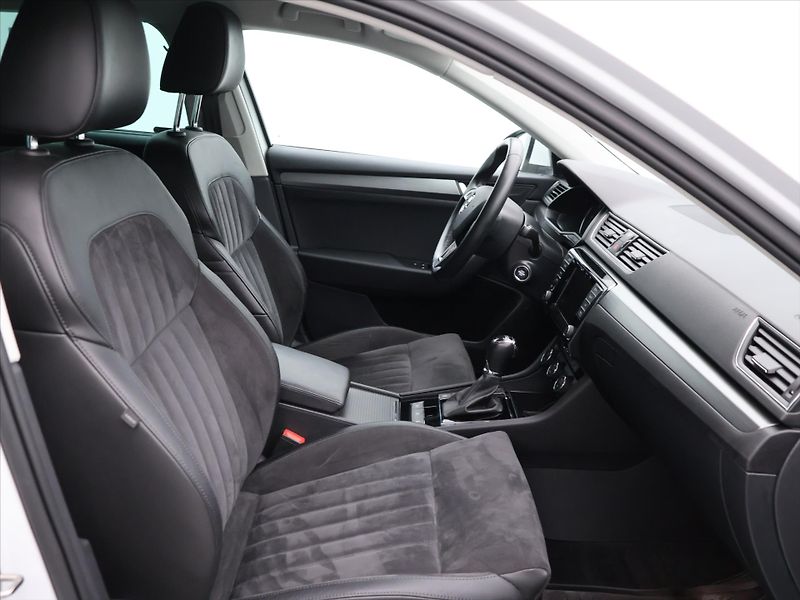 Škoda Superb 2.0 TDI DSG CZ Style Plus Kůže - fotka 12 z 37