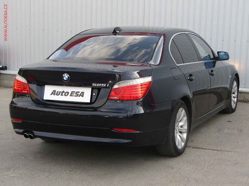 BMW Řada 5 (2008) 3.0 525i, AT, bixen, kůže - fotka 4 z 19