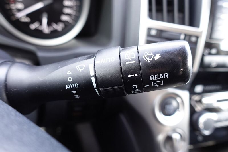 Toyota Land Cruiser 4.5D-4D V8 200kW 6A/T Lux+ - fotka 31 z 35