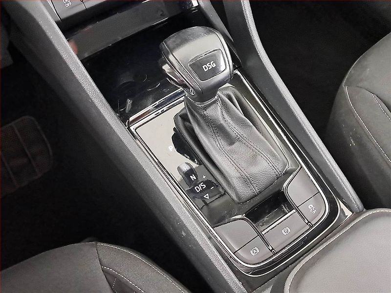 Škoda Karoq (2019) 1.6 TDI, Automat, Tempomat - fotka 13 z 17