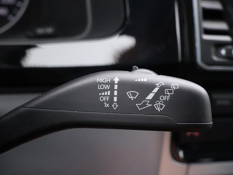 Volkswagen Multivan 2,0 TDI 150kW Highline LED - fotka 22 z 36