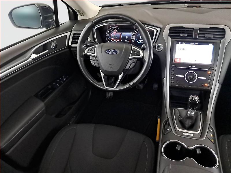 Ford Mondeo (2017) Titanium 2.0 TDCI, Navi - fotka 7 z 18