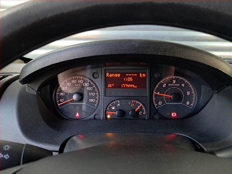 Peugeot Boxer (2021) 2.2 BlueHDi, Maxi, 14m3, 1.0t - fotka 10 z 17
