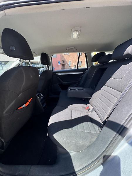 Škoda Octavia 2.0 TDi ČR digi klima - fotka 16 z 16