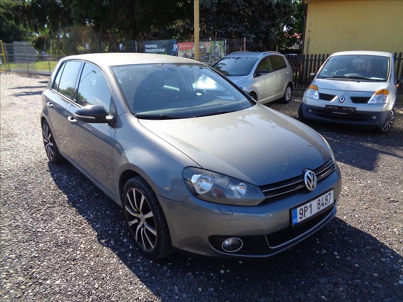 Volkswagen Golf 1,2 tsi - fotka 1 z 17