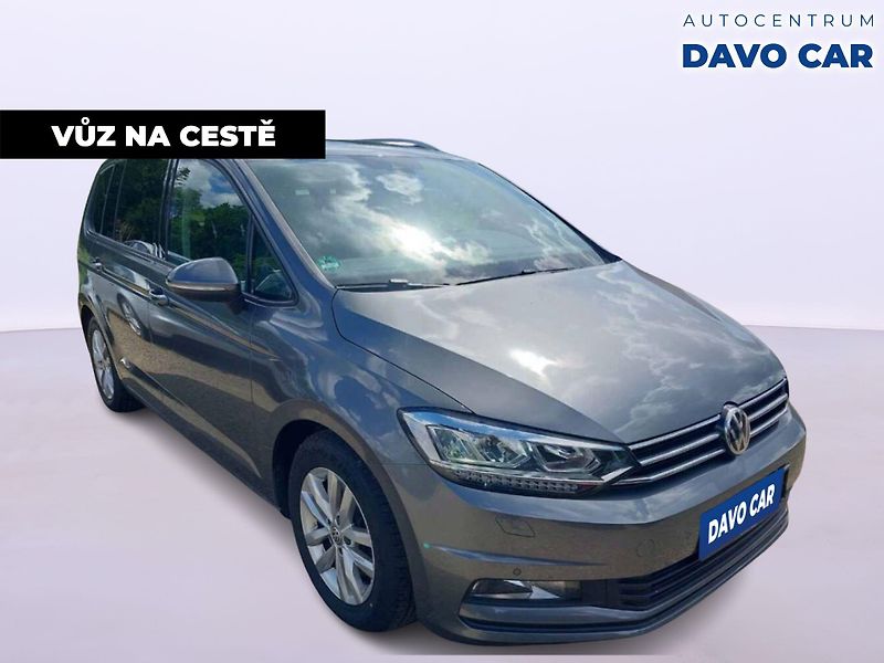 Volkswagen Touran 1,6 TDI DSG Panorama LED 1.Maj - fotka 2 z 12