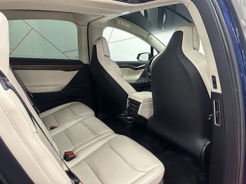 Tesla Model X (2018) Model X P100D - fotka 14 z 16