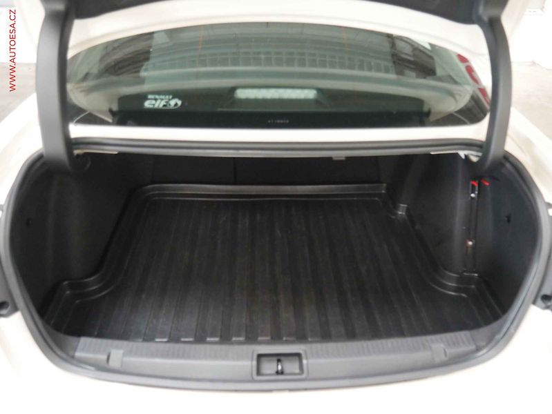 Renault Fluence (2013) 1.6 16V, 2.maj,ČR, AC, temp - fotka 7 z 20