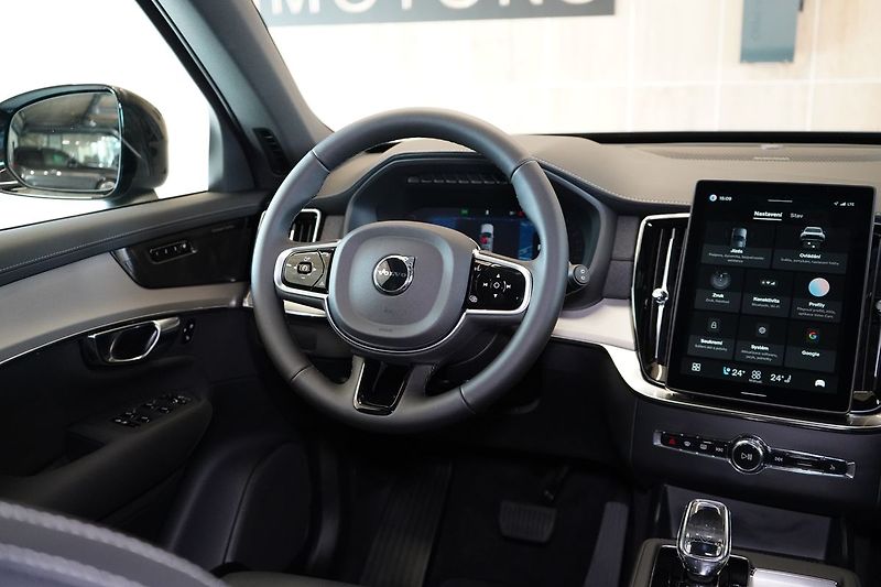 Volvo XC90 B5 PLUS Black Edition, 360° - fotka 47 z 48