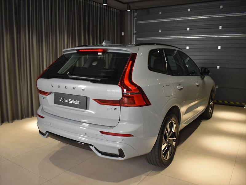 Volvo XC60 2,0 B5 AWD PLUS BLIS,Bezklíč - fotka 4 z 23